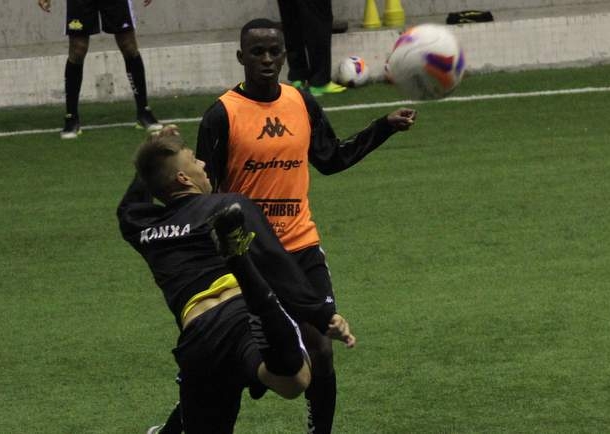 Atletas do Tigre treinam no ginásio