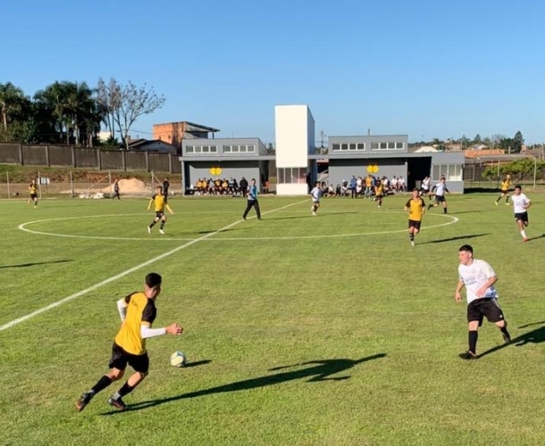 Categorias de base vencem jogos-treino no CT