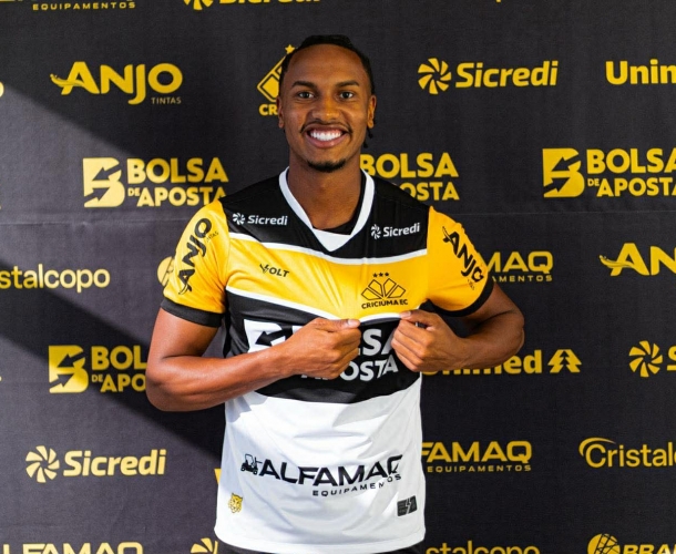 Cauê Santos é apresentado após se recuperar de lesão