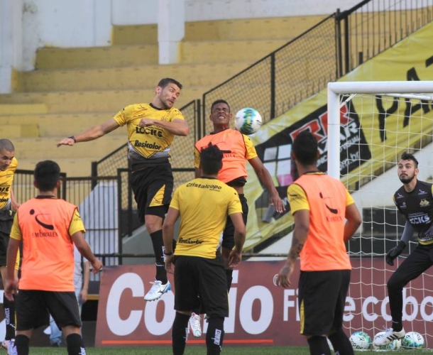 Cavalo comanda treino coletivo no HH