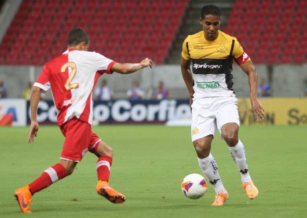 Cleber Santana rescinde com o Criciúma