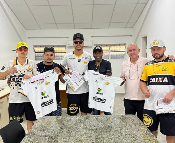 Clube faz a entrega das camisas comemorativas à Os Tigres