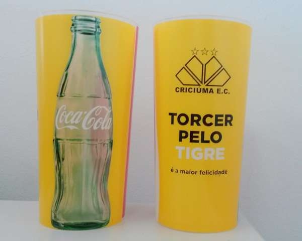 Coca-Cola lança copos personalizados do Criciúma