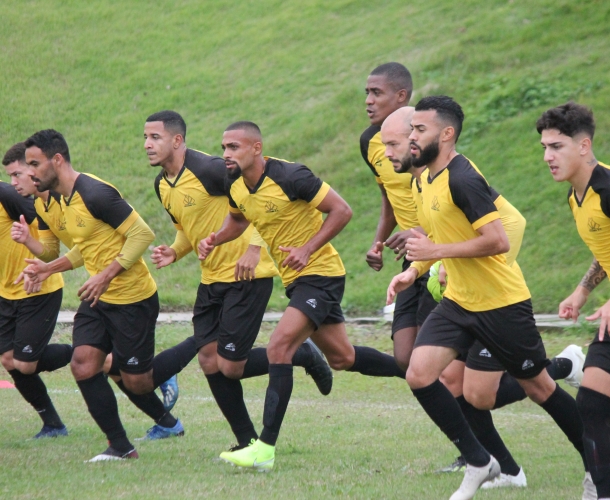 Coletivo com foco no jogo contra o Ituano