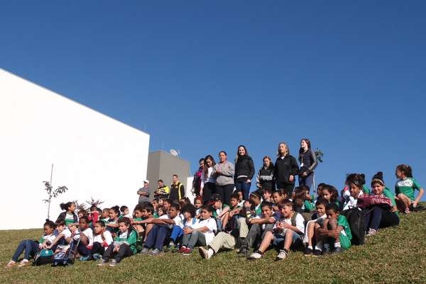 Crianças do Bairro da Juventude visitam o CT