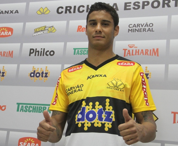 Criciúma apresenta atacante Michael