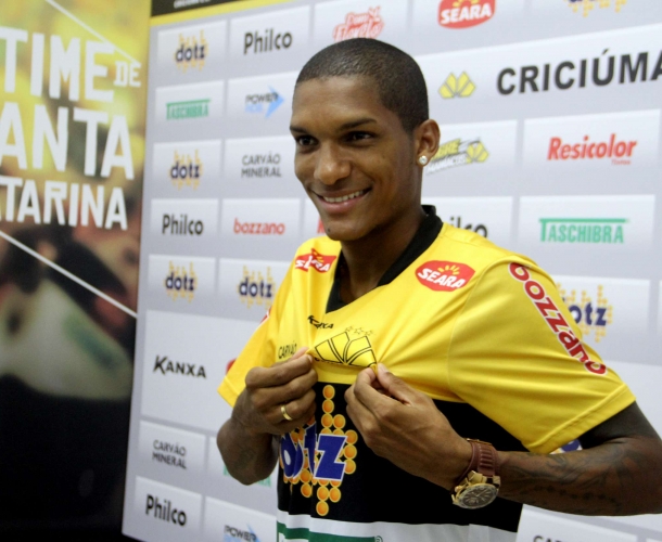 Criciúma apresenta Fernando Karanga