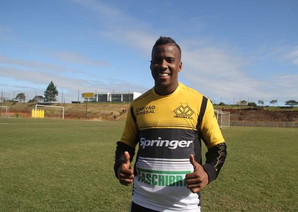 Criciúma apresenta lateral Guilherme Santos