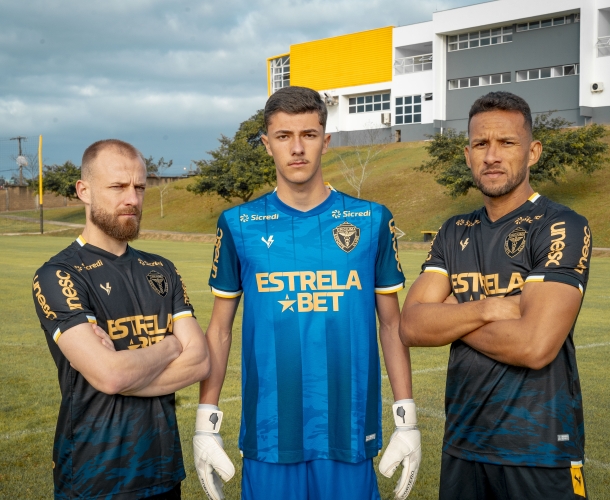 Criciúma apresenta uniforme especial com escudo retrô