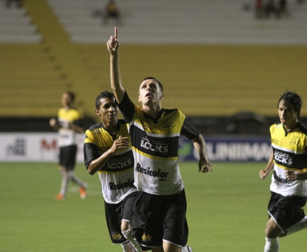 Criciúma bate a Chapecoense