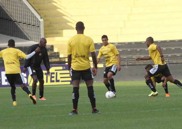 Criciúma duela com o Bragantino