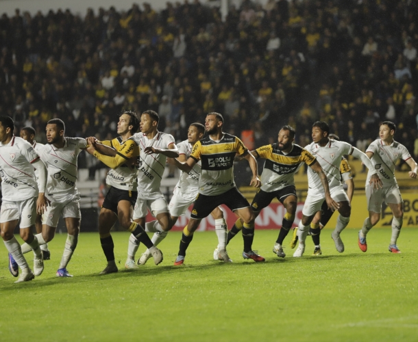 Criciúma e Atlético GO empatam no Heriberto Hülse