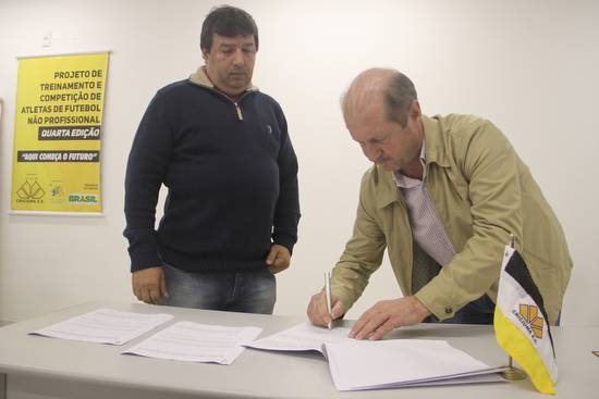 Criciúma e Embratex firmam contrato