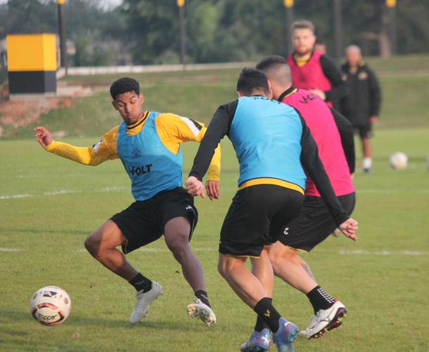 Criciúma e Guarani disputam a ida do mata-mata