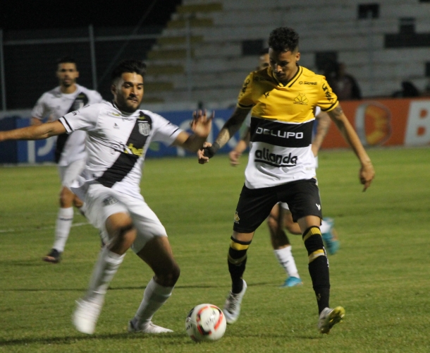 Criciúma e Ponte empatam no Moisés Lucarelli