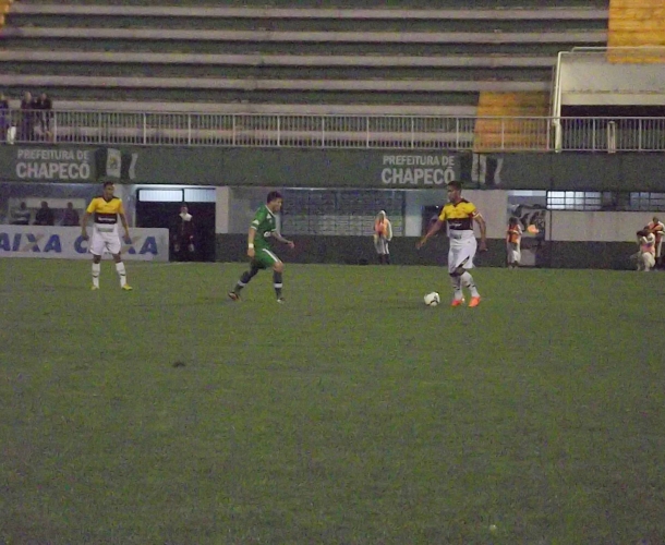 Criciúma empata com a Chapecoense