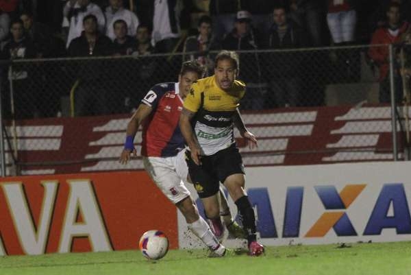 Criciúma empata com o Paraná