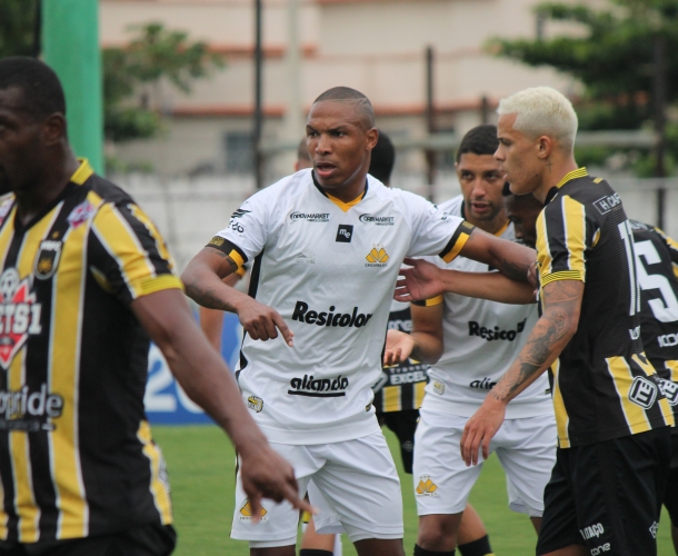 Criciúma empata no Rio