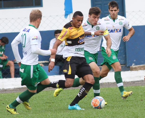 Criciúma empresta atacante