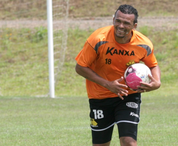 Criciúma encaminha acerto com Zé Carlos