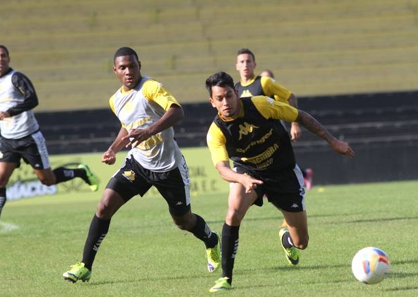 Criciúma encara desafio contra o Macaé