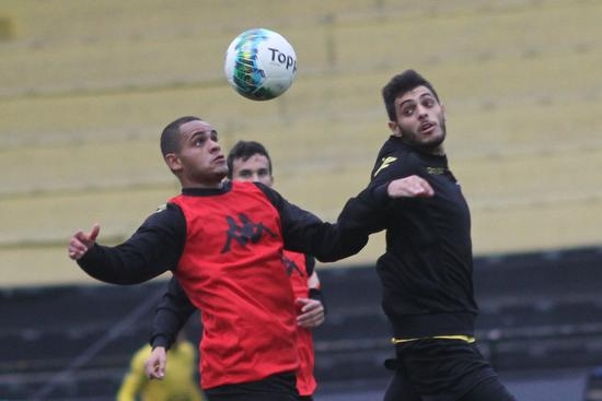 Criciúma encara o Goiás