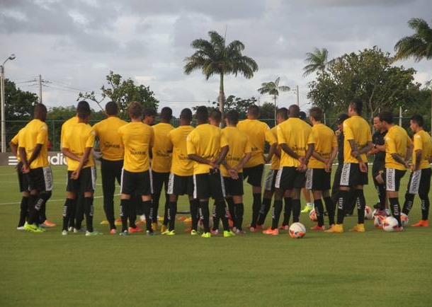 Criciúma encara o Náutico em Recife