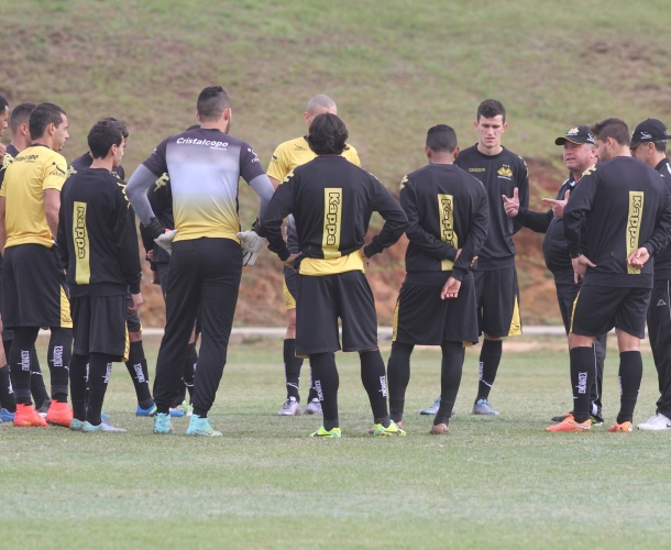 Criciúma encara o Oeste