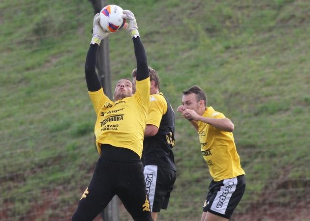 Criciúma enfrenta a Chapecoense