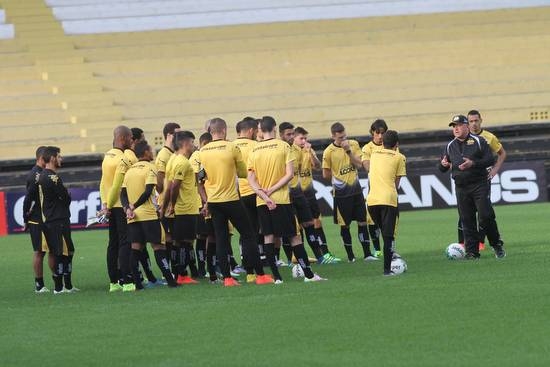 Criciúma enfrenta o Avaí no Majestoso