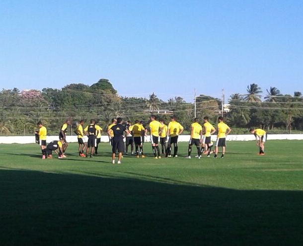 Criciúma faz duelo contra o Ceará