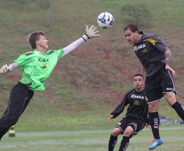 Criciúma faz treino forte de finalização