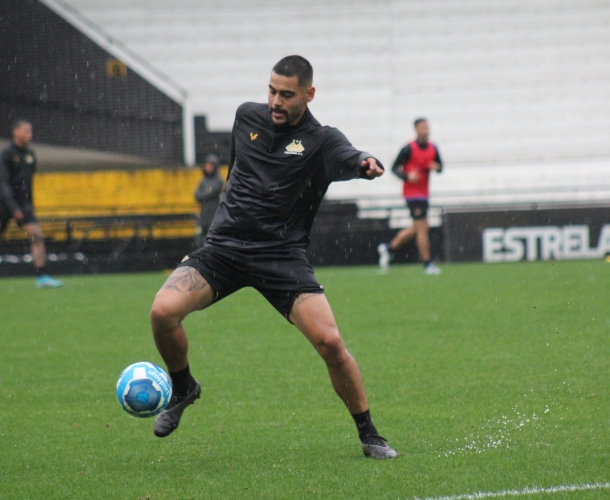 Criciúma faz treino tático no gramado do HH 