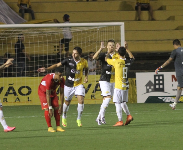 Criciúma goleia o Inter