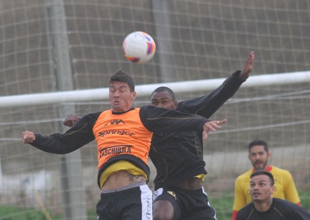 Criciúma realiza treino tático e de finalização