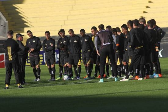 Criciúma recebe o Bahia