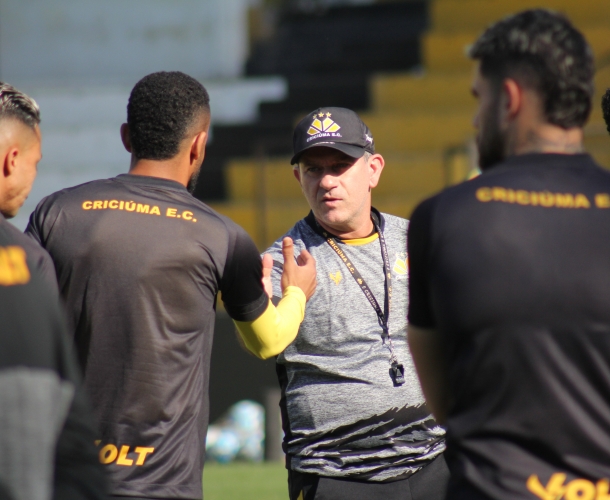 Criciúma recebe o Vila Nova no HH