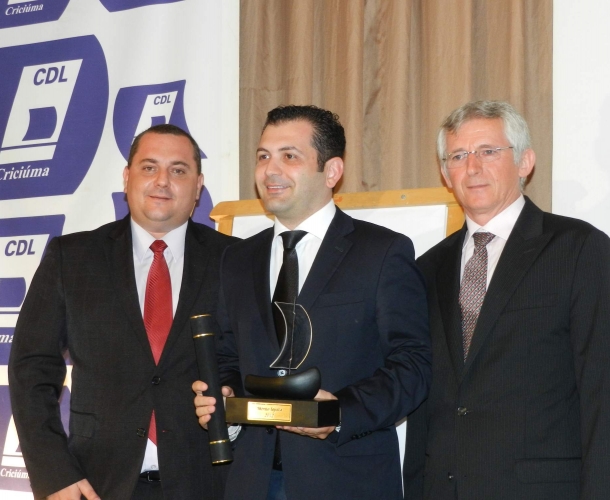 Criciúma recebe prêmio da CDL