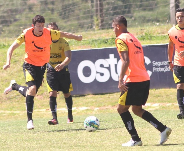 Criciúma trabalha parte técnica e tática