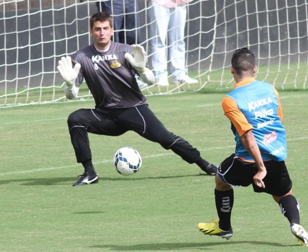 Criciúma treina coletivo no HH