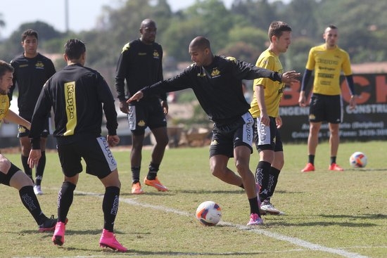 Criciúma treina e inicia viagem ao Rio
