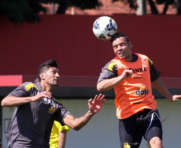 Criciúma treina em solo goiano
