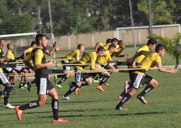 Criciúma treina parte física e técnica