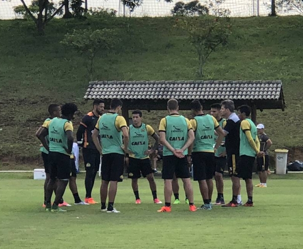 Criciúma treina parte tática no CT