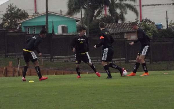 Criciúma treina posse de bola 