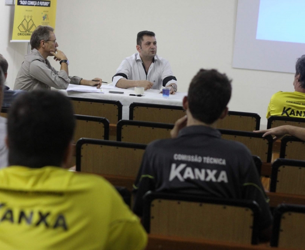 Departamento de futebol promove reunião