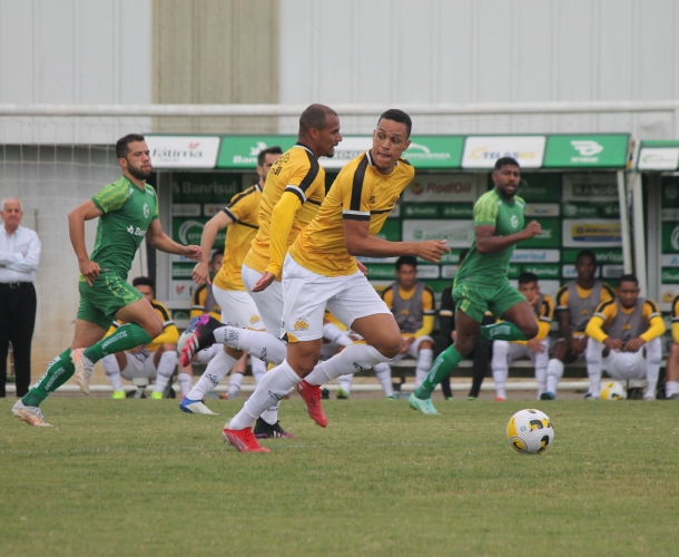 Donos da casa vencem jogo-treino em Caxias
