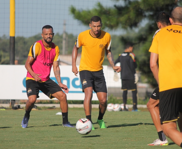 Elenco em preparação para enfrentar o Camboriú