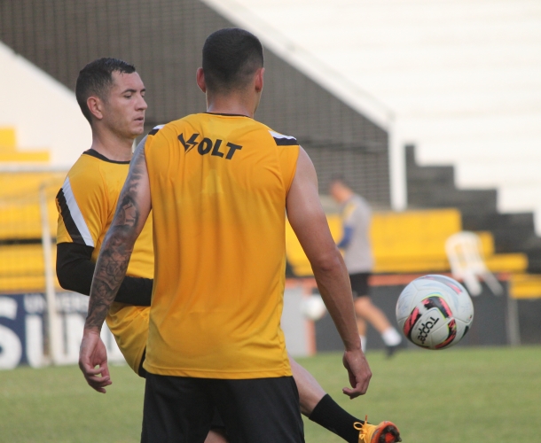 Elenco faz mais um treino no HH