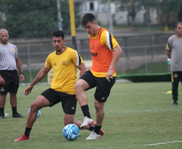 Elenco se reapresenta após o empate em Londrina